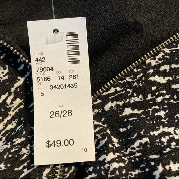 Avenue Size 26/28 Black and White Pattern Top NWT - Picture 6 of 10